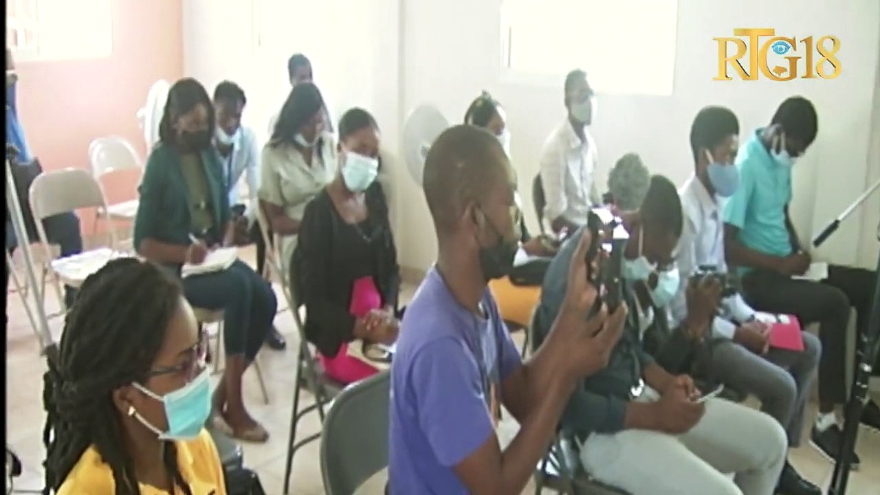 IMED òganize yon konferans deba sou wòl laprès nan yon demokrasi.