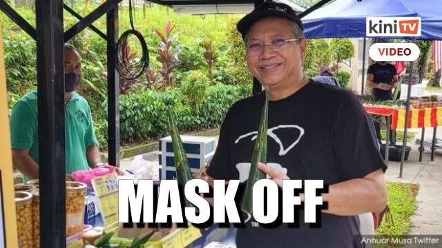 Annuar Musa slammed for visiting food stall without mask