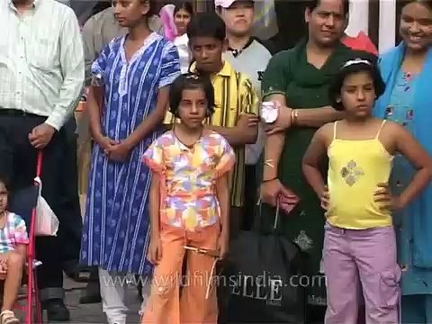 Funny Ravana effigy enthrals audience who are unaware that Dussehra approaches