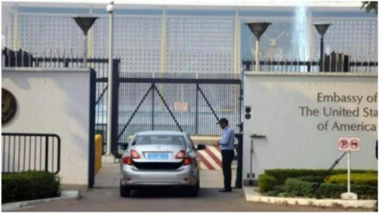 Nonstop: Afghan women gather in front of US Embassy in Delhi