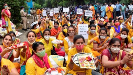 With Rakhi for CM, women stage dharna against Shivraj