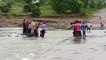 VIDEO STORY : बाढ़ में बह गई जीप, बाल बाल बची परिवार के 7 लोगों की जान