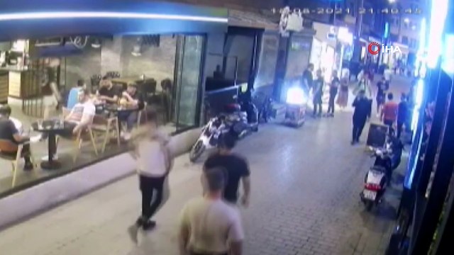 - Isparta’da 2 grup arasındaki kavga boks maçını aratmadı- Yumruk ve tekmelerin havada uçuştuğu kavga güvenlik kamerasına yansıdı