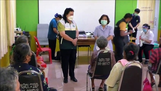 ที่ รพ.สต.โนนสมบูรณ์ ต.โนนสมบูรณ์ อ.เมืองบึงกาฬ จ.บึงกาฬ นพ.กฤษฏา ศิริชัยสิทธิ์ รอง ผอ.รพ.บึงกาฬ นำแพทย์ พยาบาล