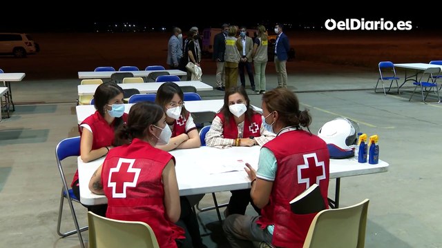 Llegada a Madrid del primer avión con 36 trabajadores afganos de la UE para su posterior traslado a otros países
