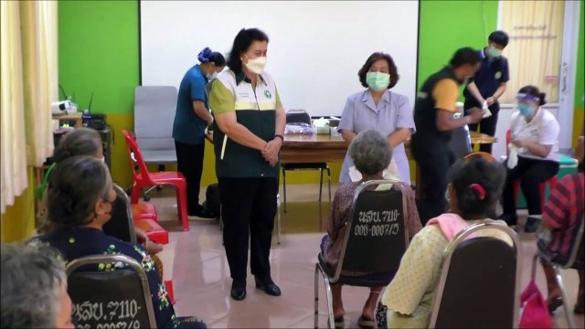 ที่ รพ.สต.โนนสมบูรณ์ ต.โนนสมบูรณ์ อ.เมืองบึงกาฬ จ.บึงกาฬ นพ.กฤษฏา ศิริชัยสิทธิ์ รอง ผอ.รพ.บึงกาฬ นำแพทย์ พยาบาล