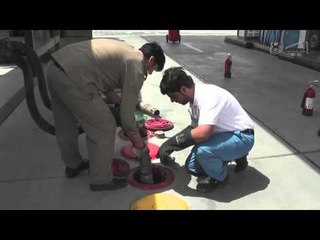 ضمن مبادرة "أبشر" مواطنون إماراتيون في محطات أدنوك للتوزيع