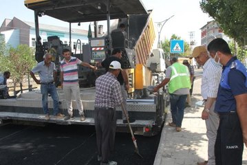 Malazgirt Belediyesinin asfalt çalışmaları sürüyor