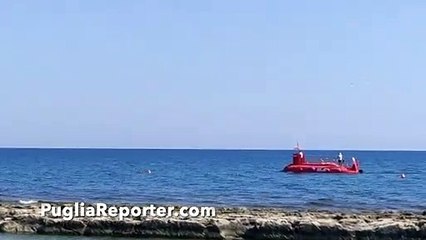 Puglia: sommergibile avvistato sulla costa, è un servizio turistico per osservare il fondale marino - video