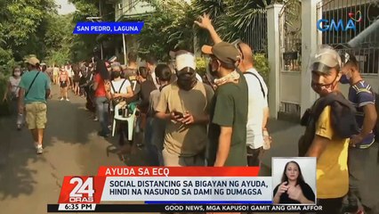 Social distancing sa bigayan ng ayuda, hindi na nasunod sa dami ng dumagsa | 24 Oras