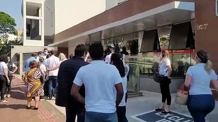 Susto: Caixa d'água rompe e alaga prédio em Apucarana