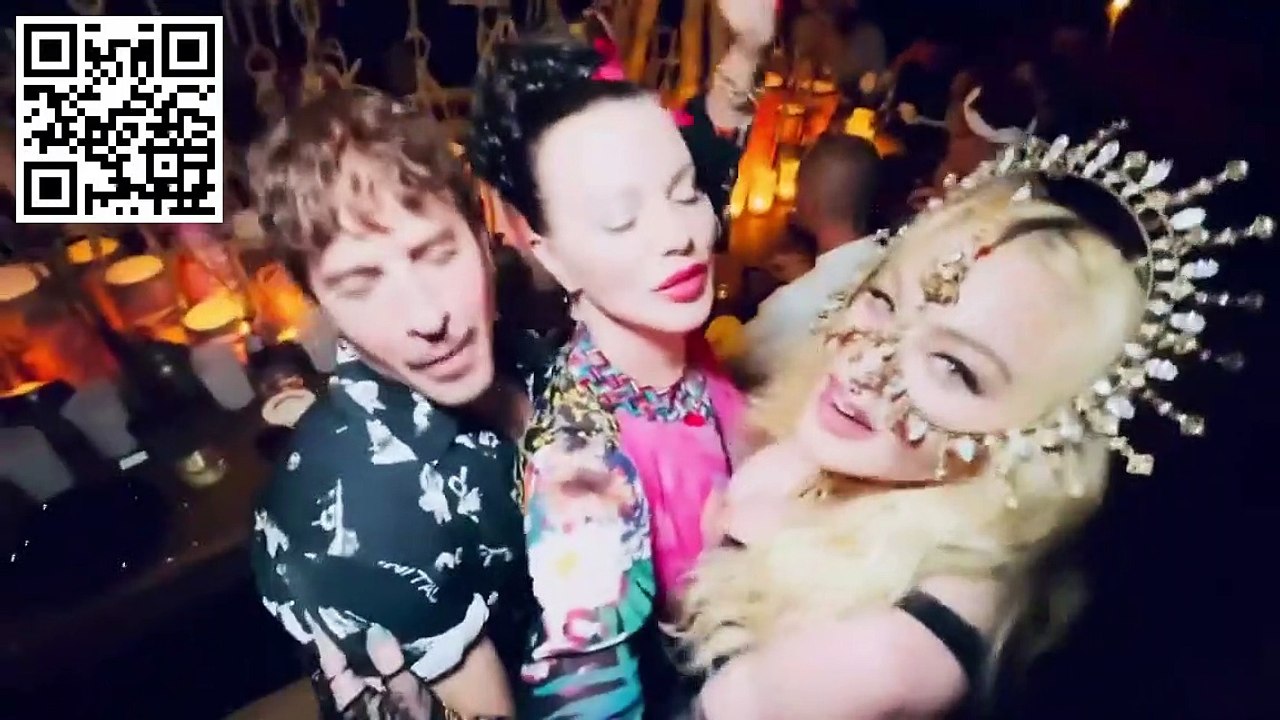 Madonna scatenata tra gli ulivi di Borgo Egnazia: la sua festa al ritmo della pizzica