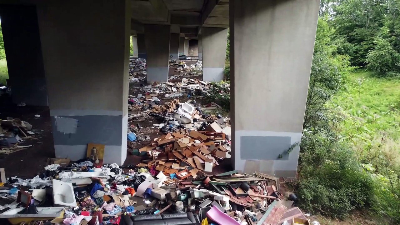Flytipping - Carnage under the M8 in Glasgow