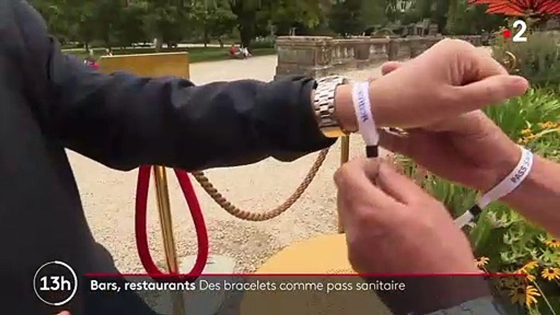 Pass sanitaire : un bracelet pour éviter de scanner les clients tous les  jours - Vidéo Dailymotion