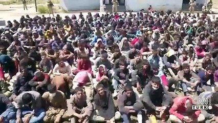 Afganlar Taliban'dan kaçıyor