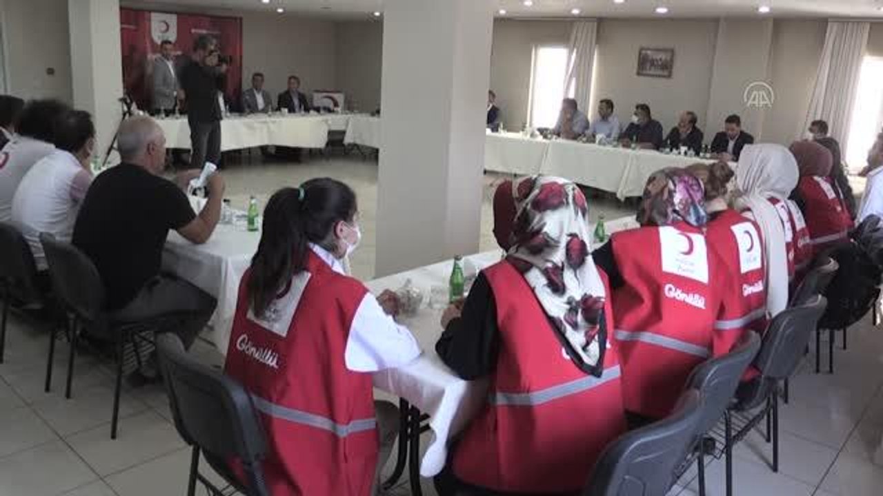 Türk Kızılay Genel Başkanı Kınık, Kızılay gönüllüleriyle bir araya geldi