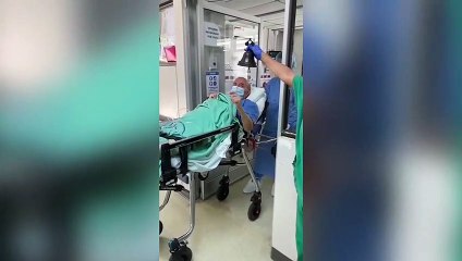 ext-hijas-de-paciente-covid-agradecen-trabajo-de-ceaco-con-pancartas-190821