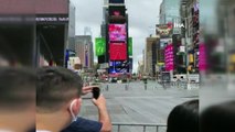 - ABD’nin New York kentinde güvenlik güçleri, Times Meydan’ındaki şüpheli paket nedeniyle halkı meydandan uzak durması konusunda uyardığı bildirildi.