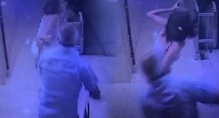 ‘Arabasının alarmı öttü’ diye 13 yaşındaki kızı kemerle dövdü!