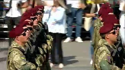أوكرانيا تنظم عرضا عسكريا في الذكرى الثلاثين لاستقلالها