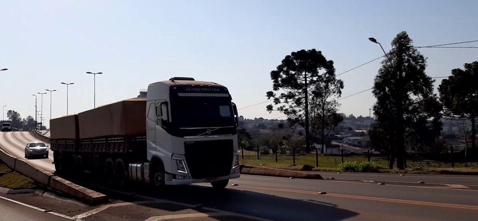 VOLVO FH 540 GLOBETROTTER I-SHIFT BRANCO BITREM NOMA TITANIUM GRANELEIRO 7 EIXOS 19,80 METROS