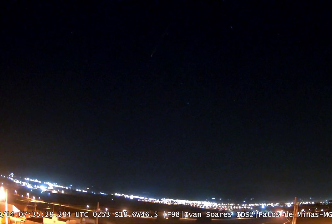 Surto de meteoros gravado em Patos de Minas