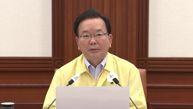 김 총리 현행 거리 두기 2주 더 연장...백신 접종자 4인 모임 가능 / YTN