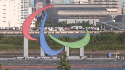 Tokio erige en la bahía el símbolo "Agitos" de los Juegos Paralímpicos