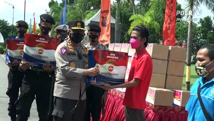 Kakorlantas Polri Bersama Kapolda Kepri Tinjau Vaksinasi Massal & Bagikan Bansos