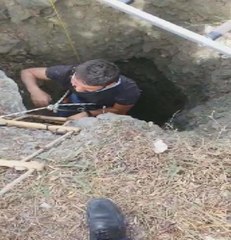 ARNAVUTKÖY'DE FOTOĞRAF ÇEKEYİM DERKEN DEFİNECİLERİN KAZDIĞI KUYUYA DÜŞTÜ