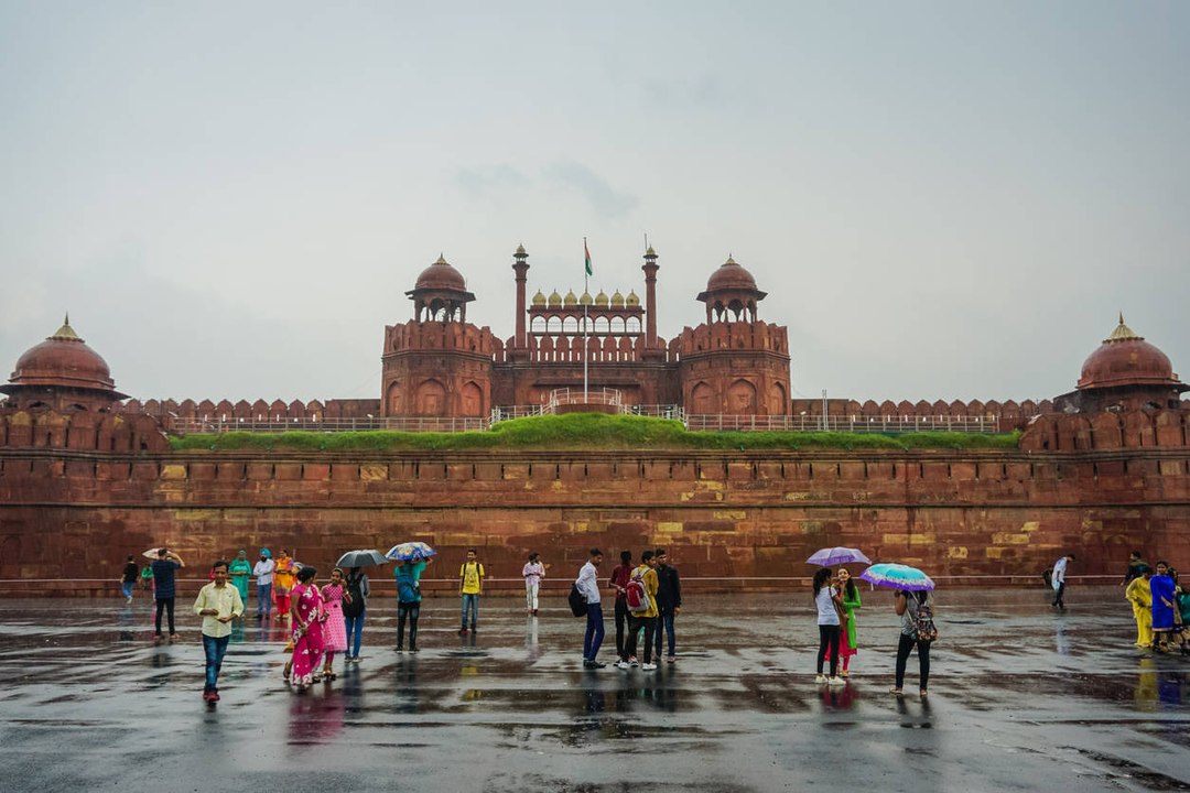 Delhi Weather: बदलेगा दिल्ली का मिजाज, मेघ होंगे मेहरबान, जानिए IMD का अपडेट