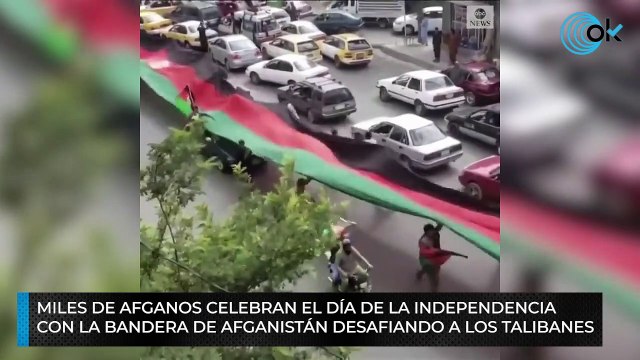 Miles de afganos salen a la calle a celebrar el Día de la Independencia con la bandera de Afganistán desafiando a los talibanes