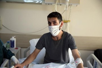 Kovid-19 tedavisi gören genç, aşı yaptırmadığına pişman