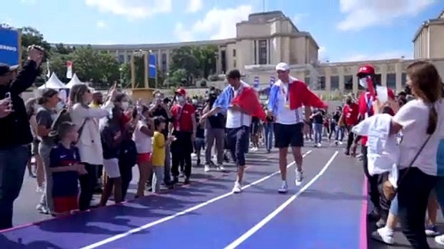 Live des Jeux - Célébration médaille - Hugo Boucheron et Matthieu Androdias (aviron)