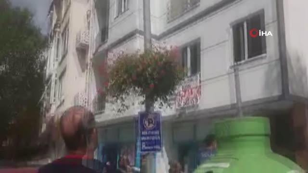 Pencereden sarkan minik afacan ekipleri seferber etti