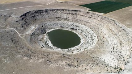 MEYİL OBRUK GÖLÜ'NÜN RENGİ BU YIL PEMBEYE DÖNMEDİ