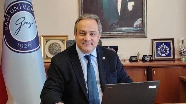 Bilim Kurulu üyesi İlhan: Ben olsam aşı olup, PCR zorunluluğundan kurtulurum