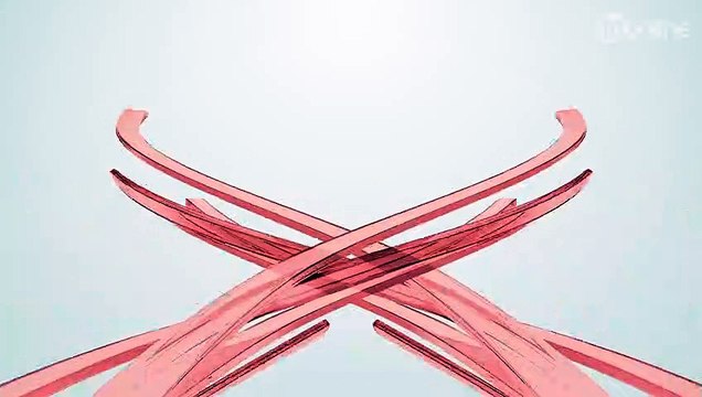 Manobra frustrada: câmera registra momento em que rapaz sofre queda após empinar moto