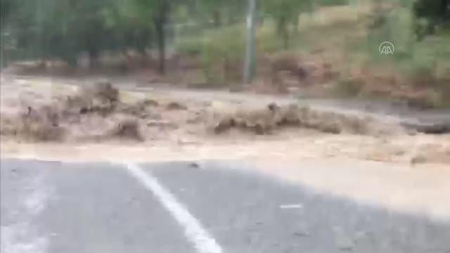 KASTAMONU - Bozkurt'taki sel bölgesine ilk giden sağlık ekipleri 17 kişiyi kurtardı