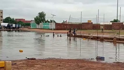 Après les fortes pluies : La devanture du Stade Caroline Faye s'offre une piscine