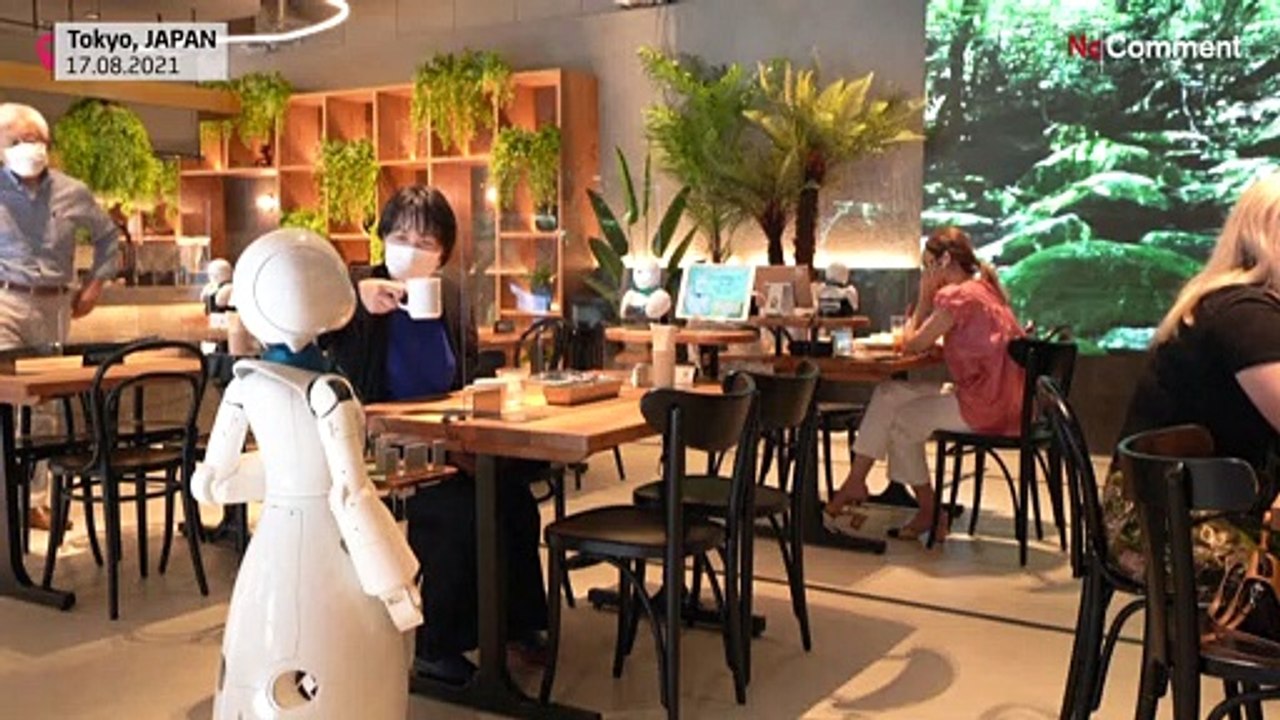 Menschen mit Behinderung als Piloten eines Roboter-Kellners
