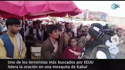 Uno de los terroristas más buscados por EEUU lidera la oración en una mezquita de Kabul