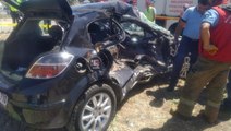 Balıkesir'de feci kaza! Kamyonetle çarpışan otomobildeki anne ve kızı hayatını kaybetti, 4 kişi yaralandı
