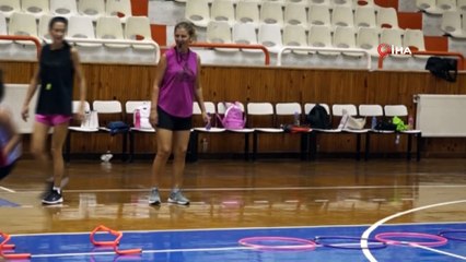 Kuşadalı miniklerin yaz tatili sporla renkleniyor