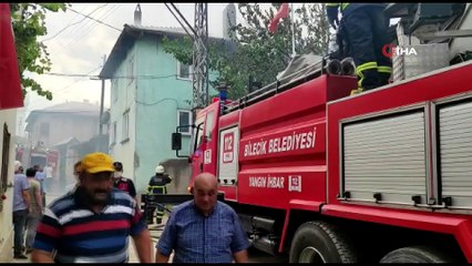 Bilecik'te korkutan yangın, 2 ev 1 ağır 1 samanlık kül oldu