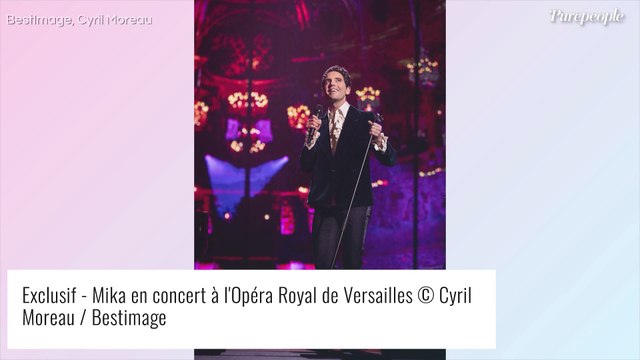 Mika torse nu en vacances : vidéos en Grèce, il se moque de sa soeur...