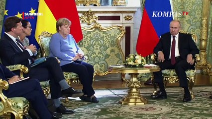 Potret Hangat Pertemuan Putin dan Angela Merkel di Kremlin