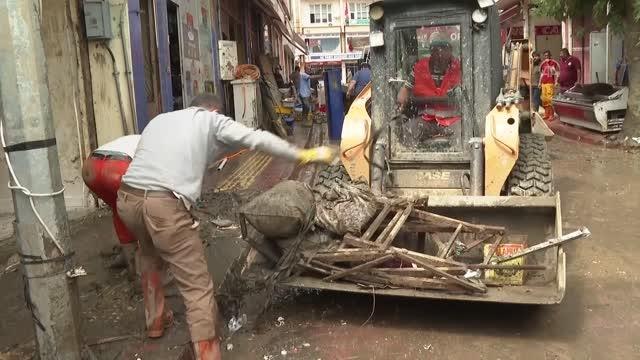 Son dakika haberi: KASTAMONU - Bakan Kurum, selden etkilenen Bozkurt'ta incelemelerde bulundu