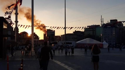 Son dakika haberleri | Taksim'de bankanın elektrik panosundaki yangın otele sıçradı