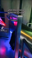 L'entrée de cette boite de nuit de New York se fait par un toboggan !